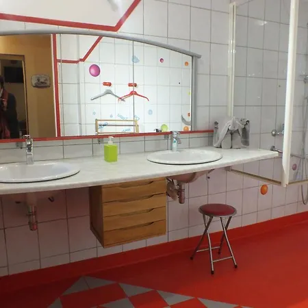לינה וארוחת בוקר D'hotes La Charmante 3*