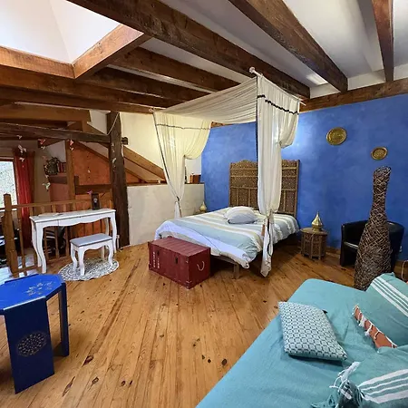 D'hotes La Charmante Bed & Breakfast 3*