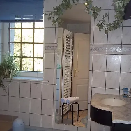 D'hotes La Charmante לינה וארוחת בוקר 3*