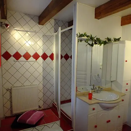 לינה וארוחת בוקר D'hotes La Charmante 3*
