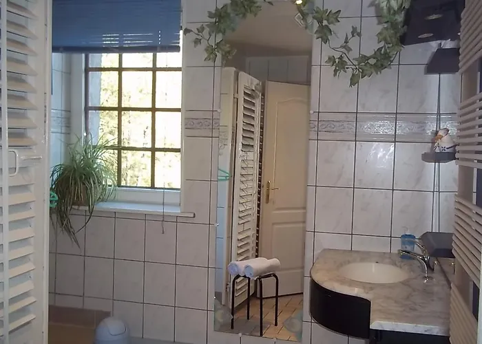 D'hotes La Charmante Bed & Breakfast 3*